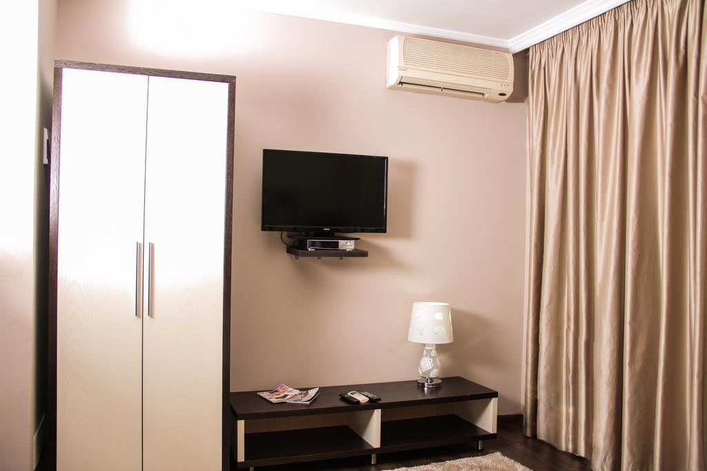 Vivar Hotel Tirana Chambre photo
